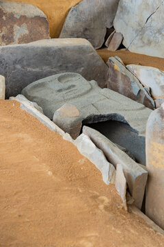 San agustin stone statue showing anthropomorphic and zoomorphic features