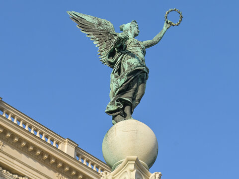 Statue Siegesg&ouml;ttin Victoria, Naturhistorisches Museum, Burgring, Wien, &Ouml;sterreich
