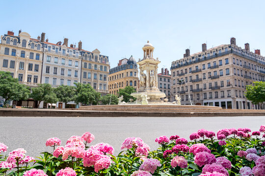 The ornate white marble Fontaine des Jacobins in one of Lyon&rsquo;s most elegant squares. 19th-century buildings surround the plaza, showcasing the architectural style of the city's Presqu'&icirc;le district.