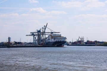 Fototapeta premium Hamburg, Germany - 15. April 2026: Container ship docking in the port of Hamburg, Germany