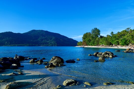 C&ocirc;te rocheuse et mer turquoise &agrave; Koh Lipe en Tha&iuml;lande