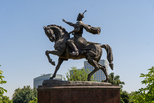 Monument to the commander Tamerlane on Amir Temur Square