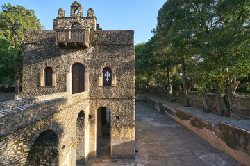 Obraz premium Fasilides' Bath and ancient stone pavilion in Gondar, Ethiopia
