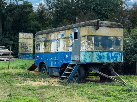 Alter Zirkuswagen