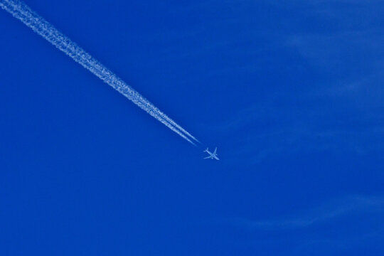 Jet contrail diagonal across field of view 