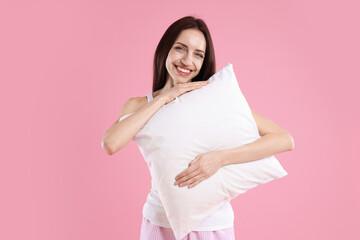 Obraz premium Beautiful woman with pillow on pink background