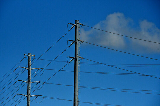 Corner pylon endure significantly higher, asymmetrical stresses than straight-line suspension towers