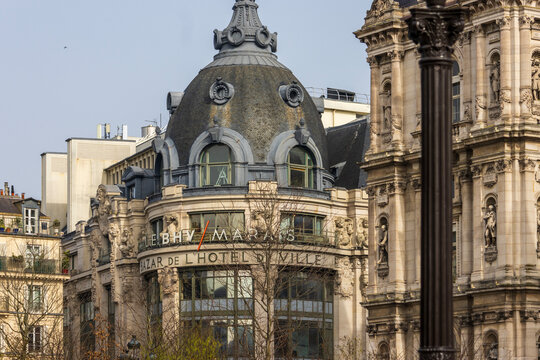 H&ocirc;tel de Ville city hall in Paris France FR