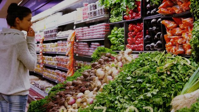 Shopper scanning grocery produce causing AR overlays growing and highlighting quality for selection