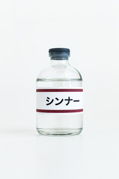 シンナーのイメージ素材　白背景