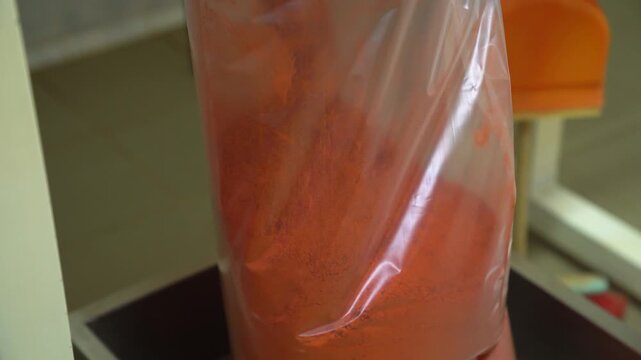 Falling ground pepper powder filling bag for packaging and distribution