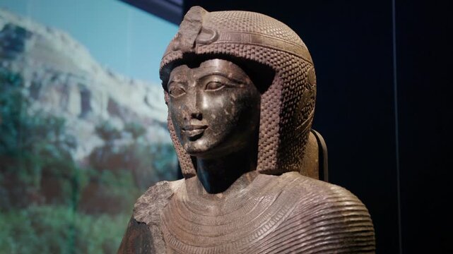 Close-up of a statue depicting a youthful Ramesses II, one of ancient Egypt&rsquo;s
most powerful pharaohs. The sculpture features idealised facial proportions
and a detailed headdress.