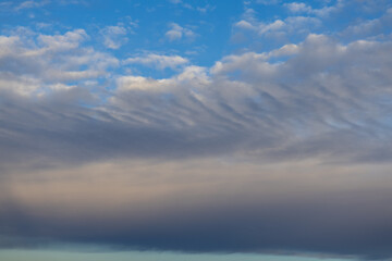 Obraz premium blue sky with textured clouds