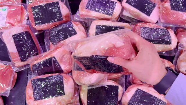  packet of meat at the supermarket	