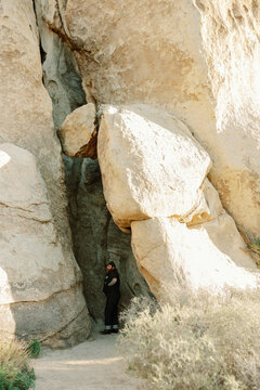 ginger man with tattoos in joshua tree rocks