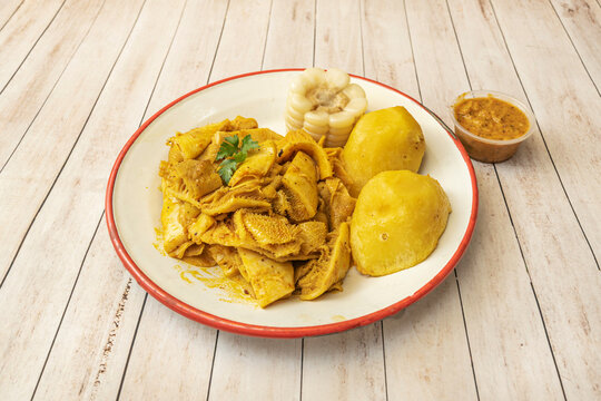 Rachi is a traditional dish of Peruvian gastronomy, popular in barbecues and street carts, made from omasum (a part of the cow's stomach) that is boiled and then roasted