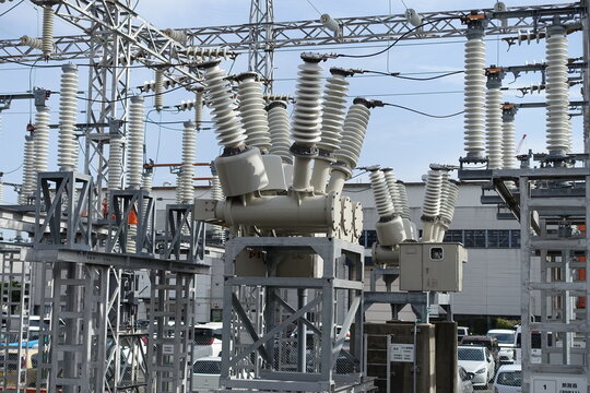 電気の変電機