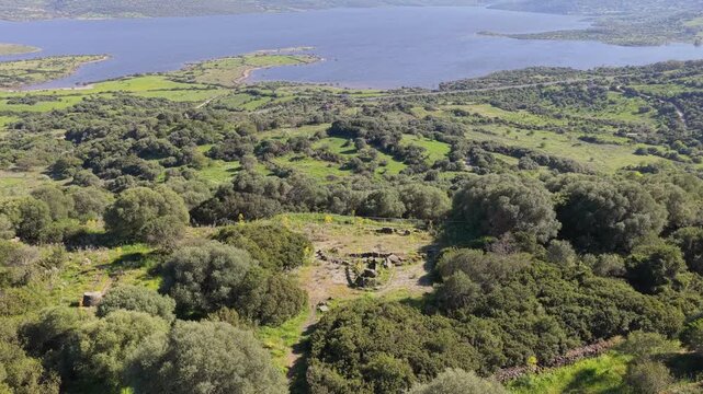 LA TOMBA DEI GIGANTI DI ILOI NEL TERRITORIO DI SEDILO.