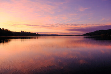 Obraz premium Pink sunset at a lake in Oregon