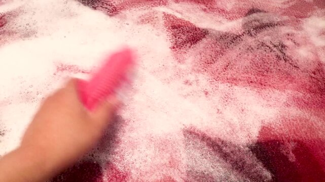 Wash the carpet by hand using a brush. Wash the carpet with foam detergent.