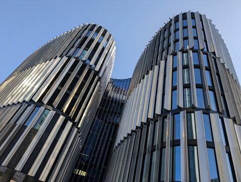 Dynamic Curved Facade, Main Point Pankr&Atilde;&iexcl;c, Prague