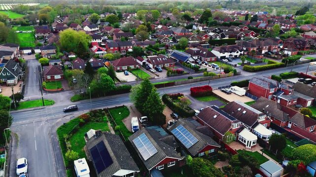 Horton Heath is a semi-rural Hampshire village near Eastleigh. It features the Brigadier Gerard pub, local woodlands, and major new eco-friendly housing developments. Shot in spring at sunset.