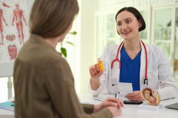 Fototapeta premium A healthcare professional engages with a patient in a well-lit clinic, discussing medication and treatment options. The atmosphere is welcoming, fostering trust and communication.