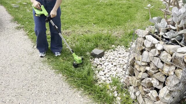 Cordless Grass Trimmer Edging Lawn Border Gravel Path Garden Maintenance Work