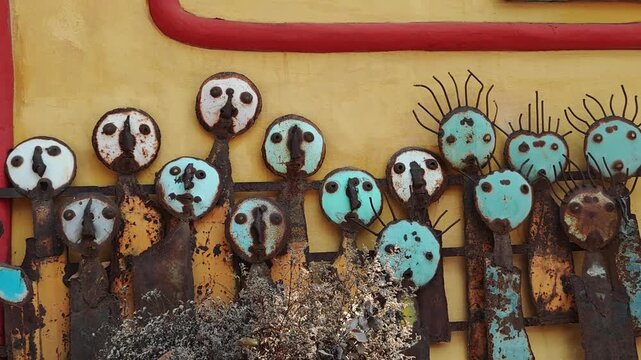 Handicrafts made from old zinc.