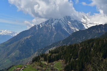 Fototapeta premium Schöne Landschaft am Meraner Höhenweg in Südtirol 