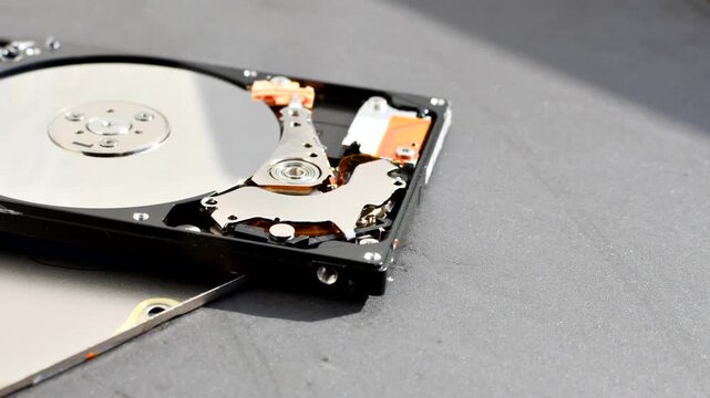 Stylish laptop HD resting on a minimalist surface, highlighting technology and simplicity. Close-up of the laptop HD on a neutral surface, incorporating the fusion between modernity and functionality