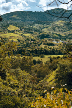 Paisaje de monta&ntilde;as por capas en Santander, Colombia.