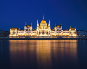 Fototapeta premium hungarian parliament building