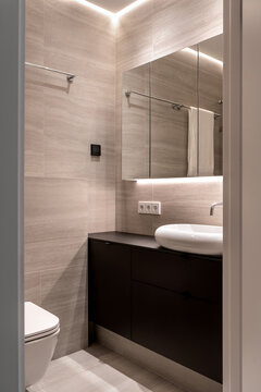 Bathroom in contemporary style with tiled walls