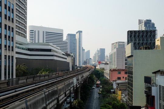 Symmetrical Train Line Between Towers 