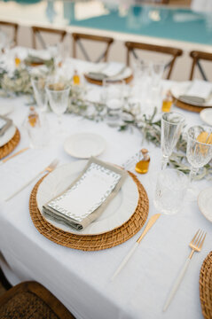 Elegant wedding decor in Italy with rustic details