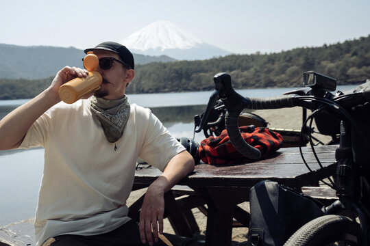 Cycling in Japan when the cherry blossoms are in bloom