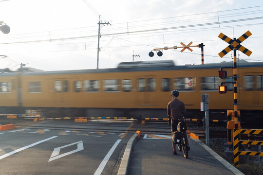 Cycling in Japan when the cherry blossoms are in bloom