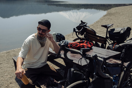 Cycling in Japan when the cherry blossoms are in bloom