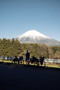 Cycling in Japan when the cherry blossoms are in bloom