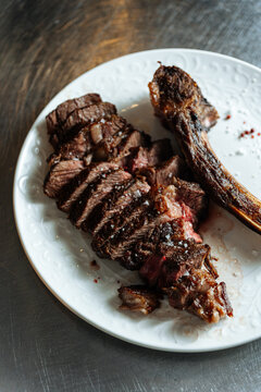 Sliced Grilled Tomahawk Steak