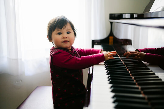 smiling little girl  playing piano 