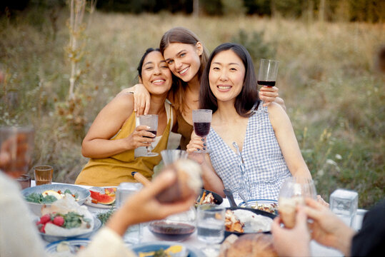 Al fresco wine squad