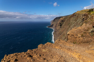 Ponta do Pargo (Ile de Madère, Portugal, Océan atlantique) - Vue à proximité du phare (Farol da Ponta do Pargo) sur les falaises dominant l'océan à la pointe ouest de l'île  © PhilippeGraillePhoto