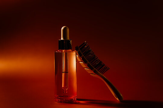 Glass cosmetic bottle with hair comb