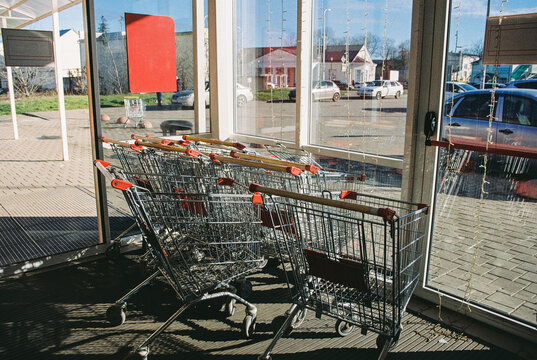 The walk through a provincial town

