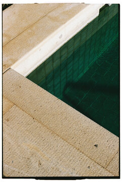 Minimal swimming pool corner with green tiled water