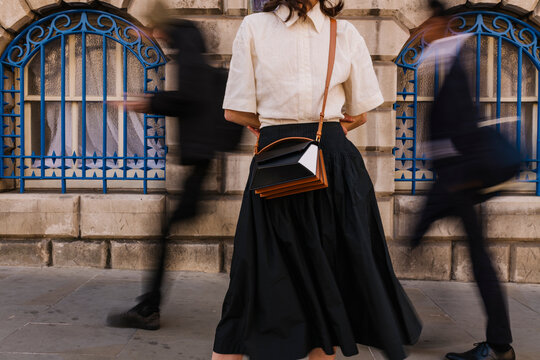 Street Style Woman With Handbag By Blue Gates