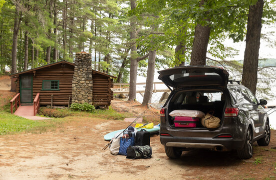 Vacation packing car travel at log cabin