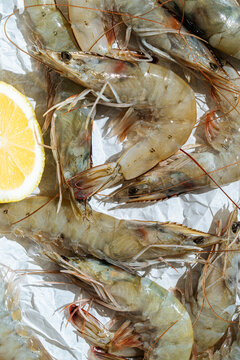 Close-up of raw shrimp with lemon slice